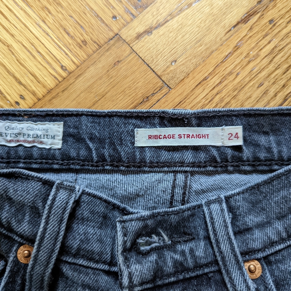 Levi's Ribcage Straight Jeans - Picture 6 of 9